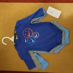 NWT: NIKE 3 Pack Bodysuits/Onesies